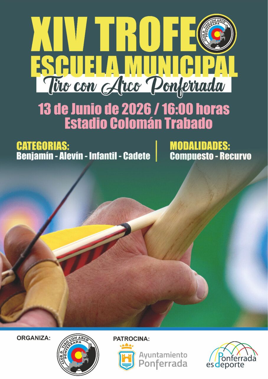 Mano sosteniendo un arco con flechas en un torneo de tiro con arco