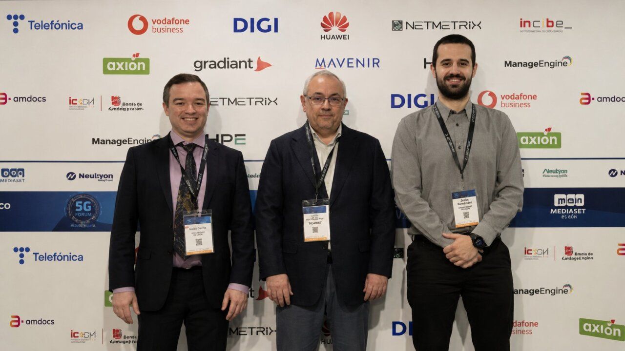 Investigadores de la Universidad de León en el 5G Forum en Sevilla