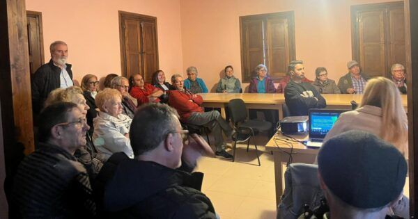 Reunión comunitaria sobre la recuperación de la Ruta de las Minas de Valcabado en Valdefrancos
