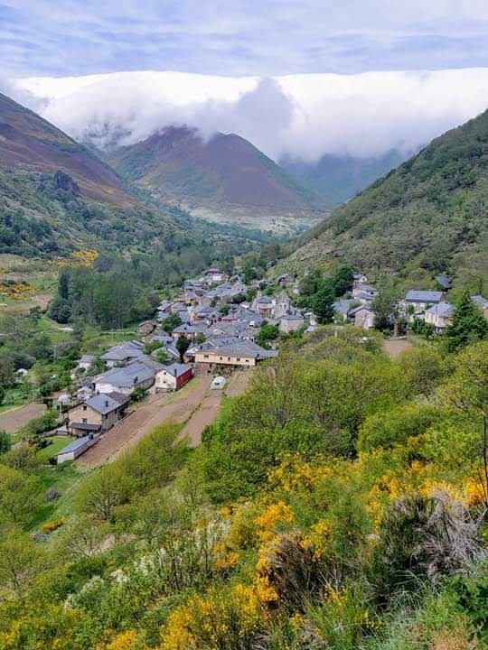 Vista panorámica del pueblo de Tejeira en La Somoza