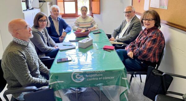 Reunión del PSOE con la Asociación Española Contra el Cáncer en Ponferrada