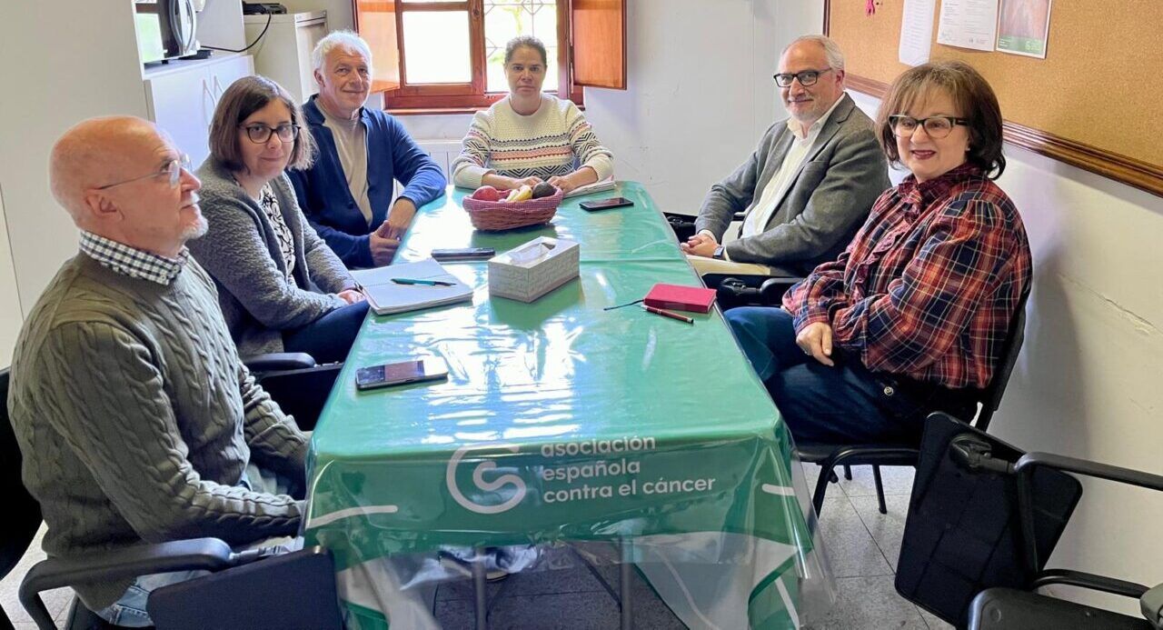 Reunión del PSOE con la Asociación Española Contra el Cáncer en Ponferrada