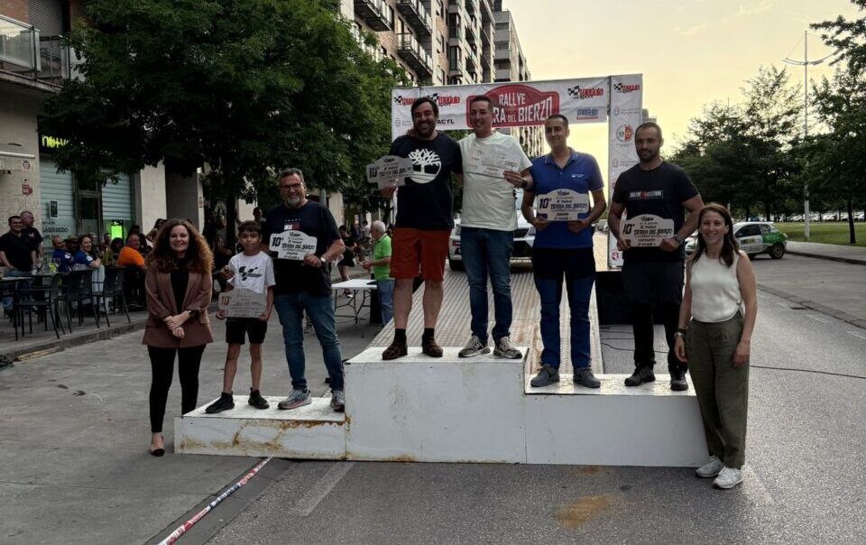 Ganadores del X Rallye Tierra del Bierzo en el podio