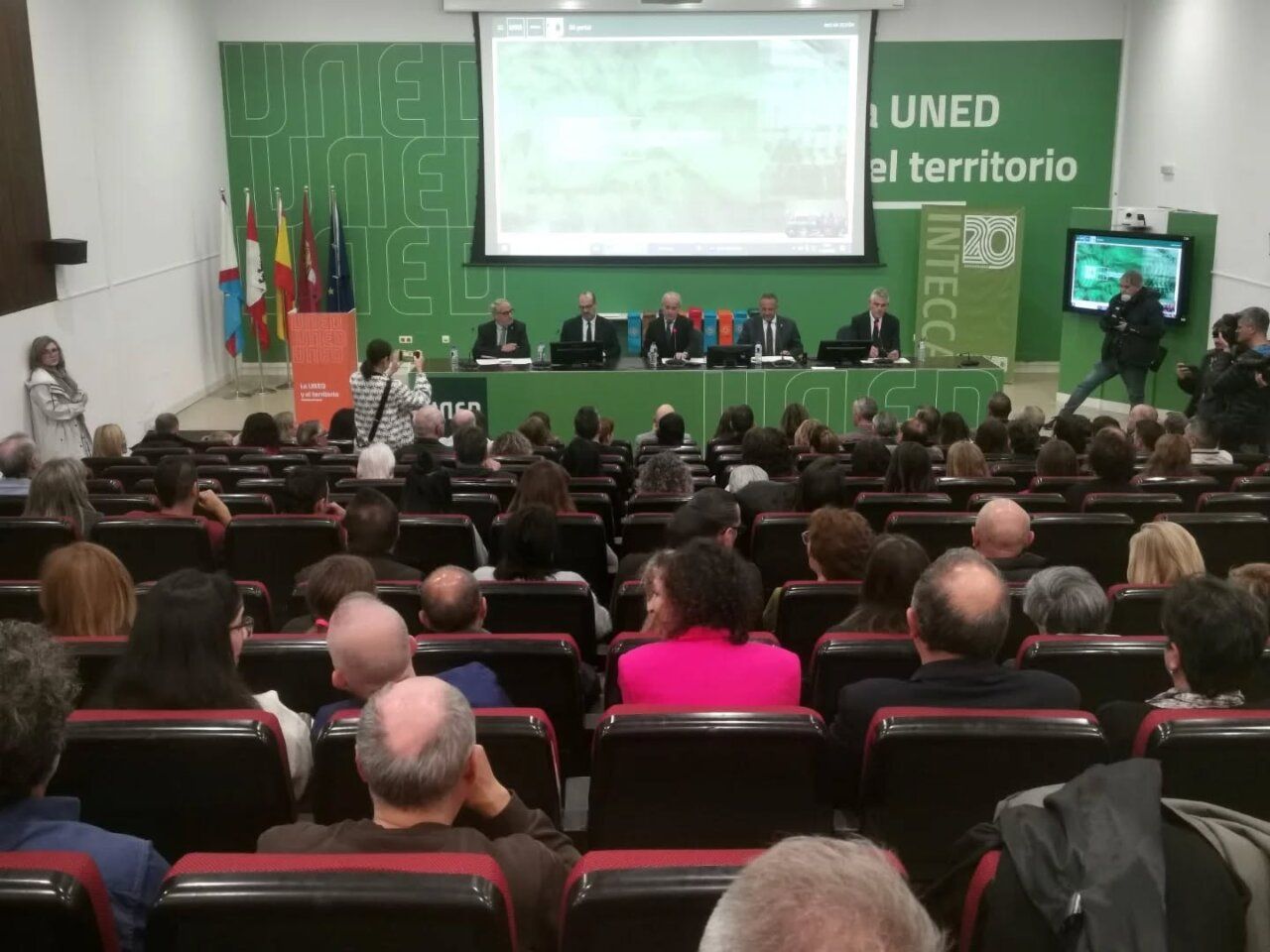 Celebración del XX aniversario de INTECCA en la UNED Ponferrada con asistentes