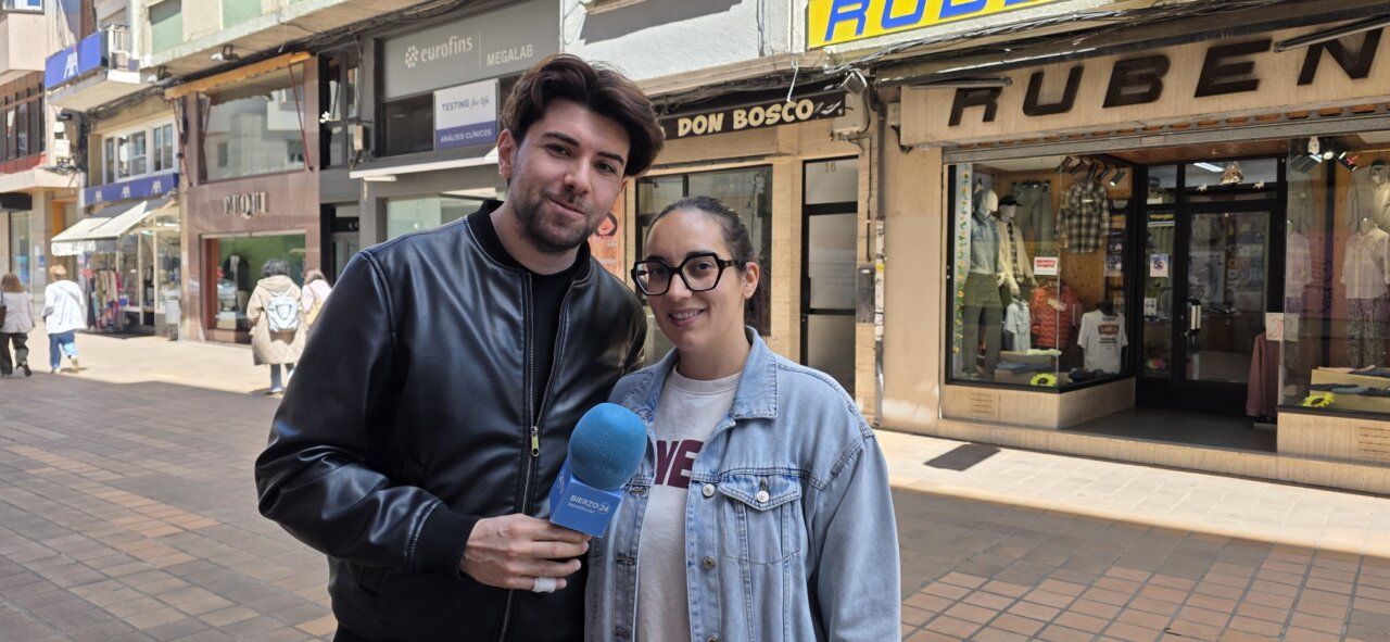 Dos personas entrevistadas en Ponferrada discuten sobre El Bierzo