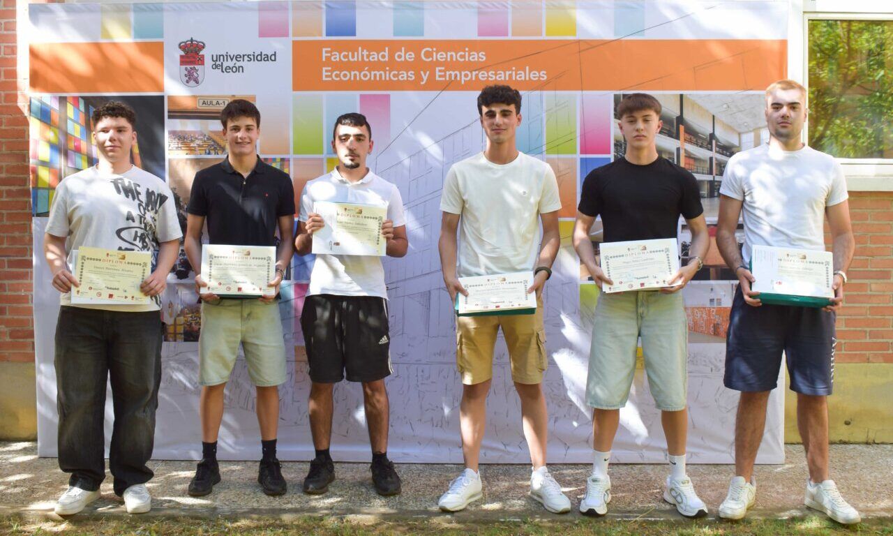Estudiantes premiados en la Olimpiada de Economía en la Universidad de León