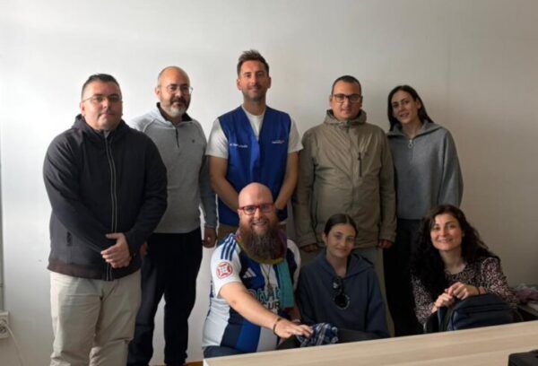 Grupo de participantes en el programa PasaXT hacia el empleo en una sala