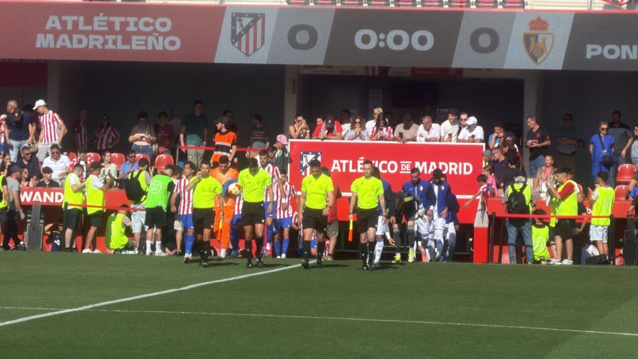 Jugadores del Atlético Madrileño y Ponferradina en el playoff de ascenso