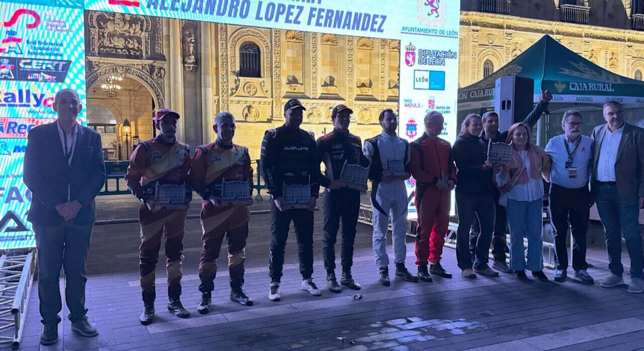 Ceremonia de entrega de premios del VI Rallye Reino de León en el Ayuntamiento de León.