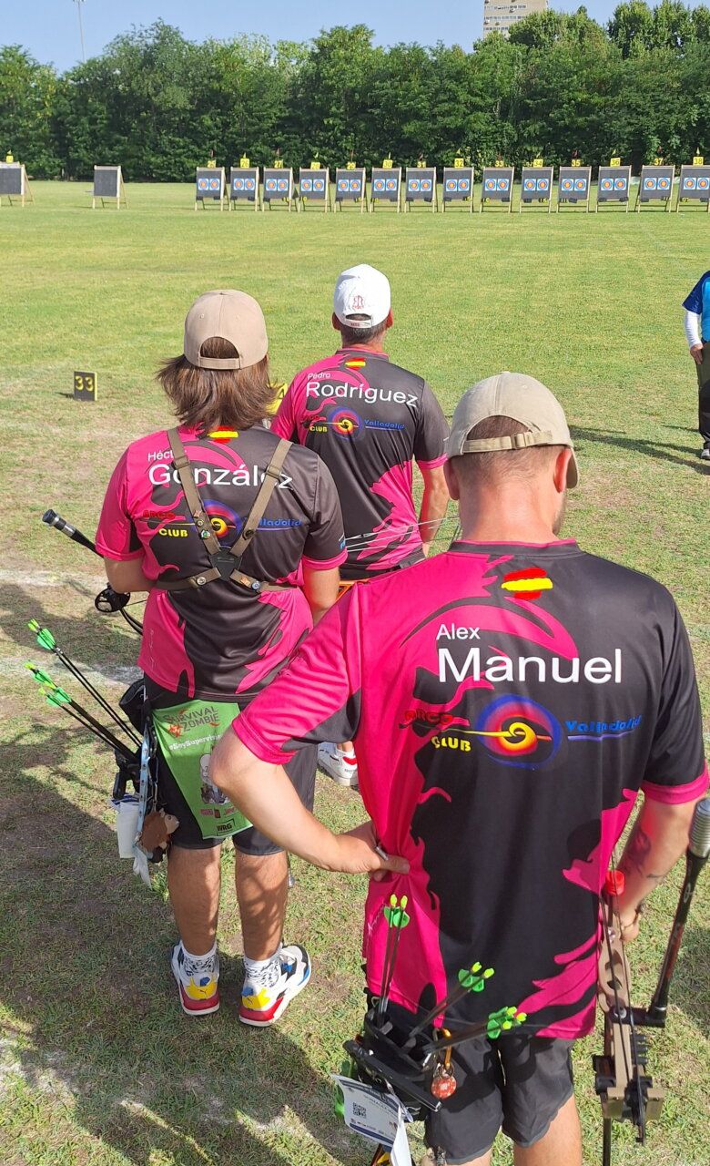 Tres arqueros bercianos en competición de tiro con arco
