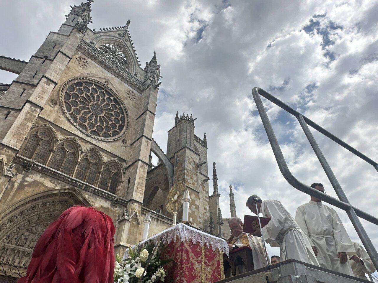 Procesión del Corpus Christi en el centro histórico de León.