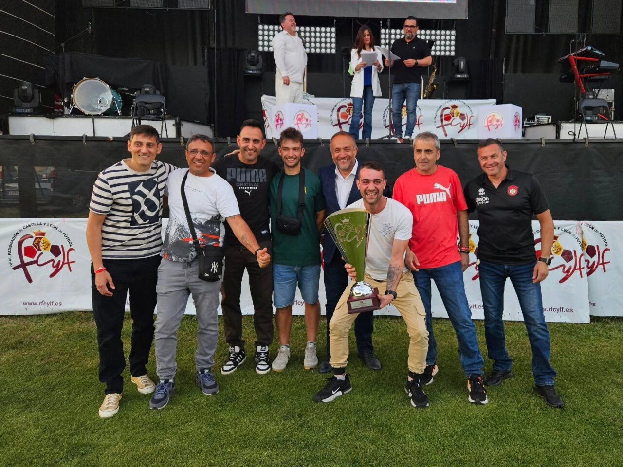 Participantes en la XXIII Gala del Fútbol Base del Bierzo y Laciana