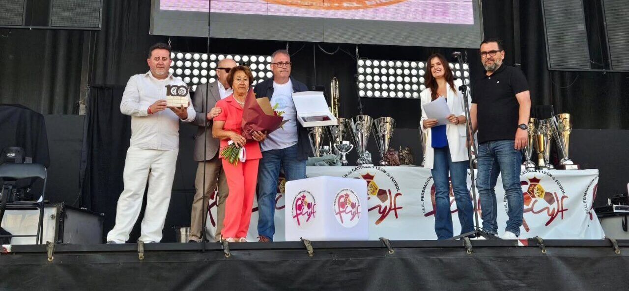 Entrega de premios en la XXIII Gala del Fútbol Base del Bierzo y Laciana