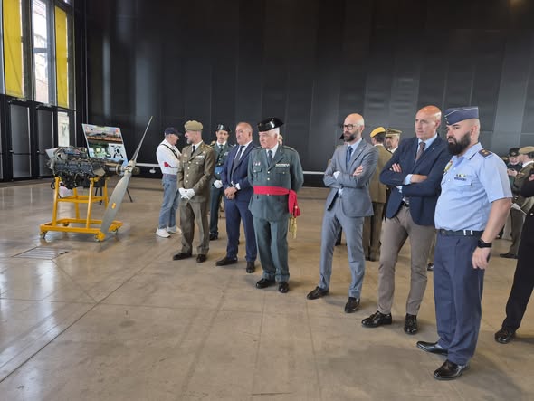 Representantes de la Diputación de León en el Día de las Fuerzas Armadas