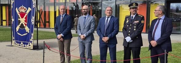 Representantes de la Diputación de León en el Día de las Fuerzas Armadas