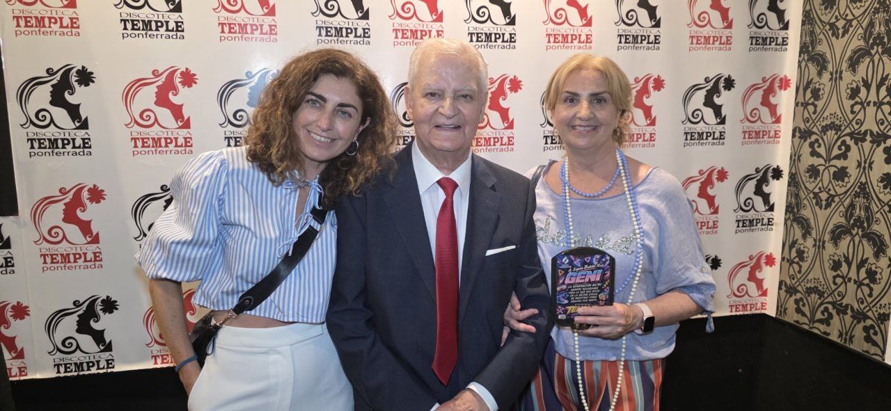 Asistentes en la fiesta de los 80 y 90 en Discoteca Temple