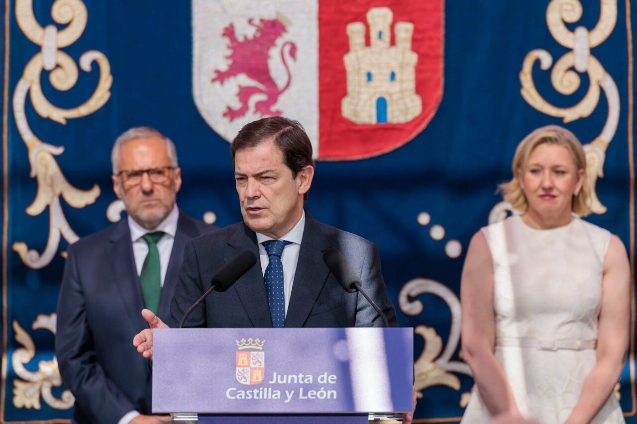 El presidente de la Junta de Castilla y León hablando en un evento