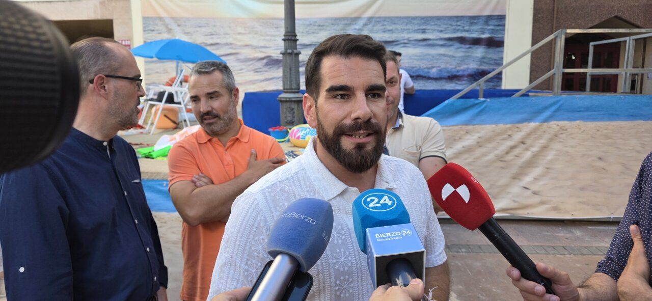 Iván Rodríguez hablando sobre el evento Flower Power en Ponferrada