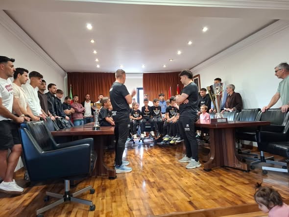 Homenaje a los jugadores del CD Fabero en un acto oficial