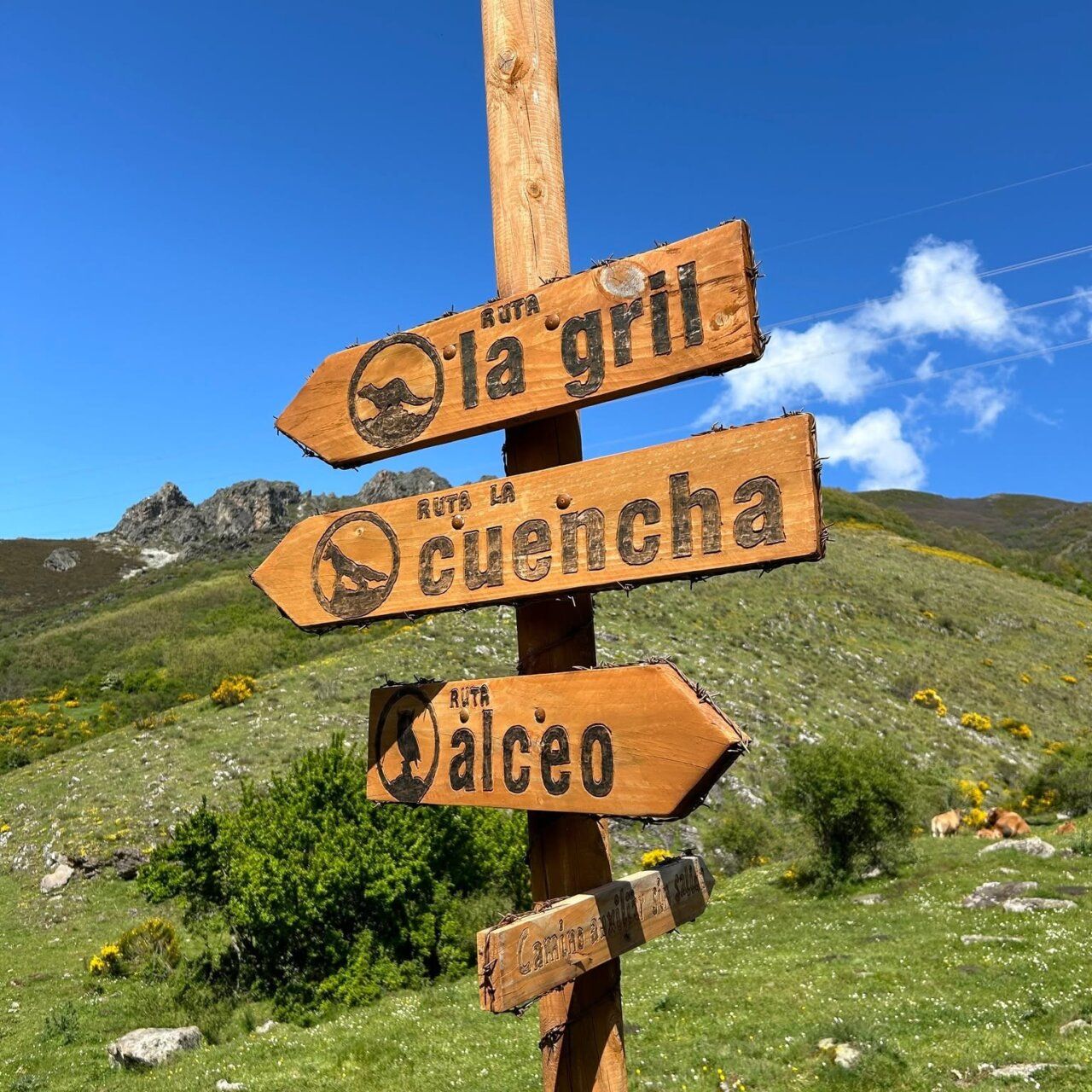 Señalización de rutas en la Reserva de la Biosfera del Alto Bernesga
