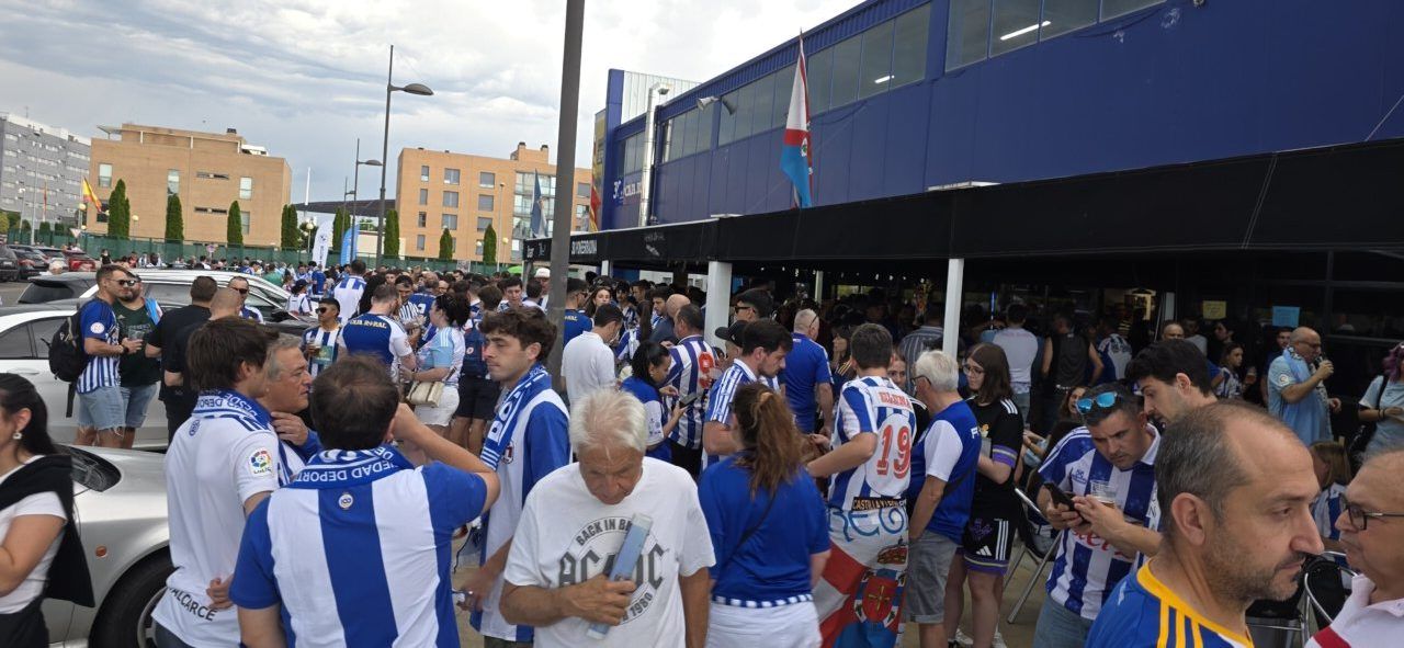 Aficionados de la Ponferradina y Celta B en un evento deportivo