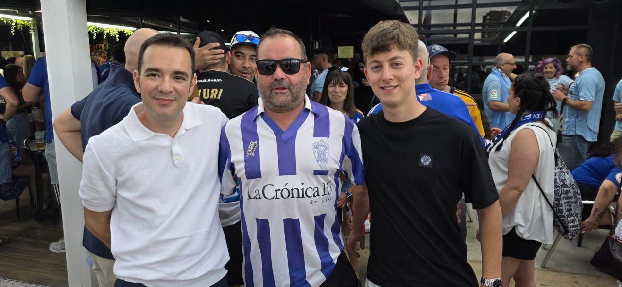 Aficionados de la Ponferradina y Celta B en un evento deportivo