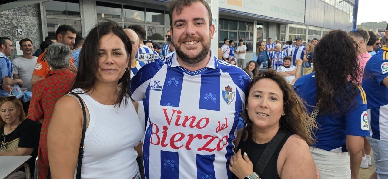 Aficionados de la Ponferradina en un partido contra el Celta B.