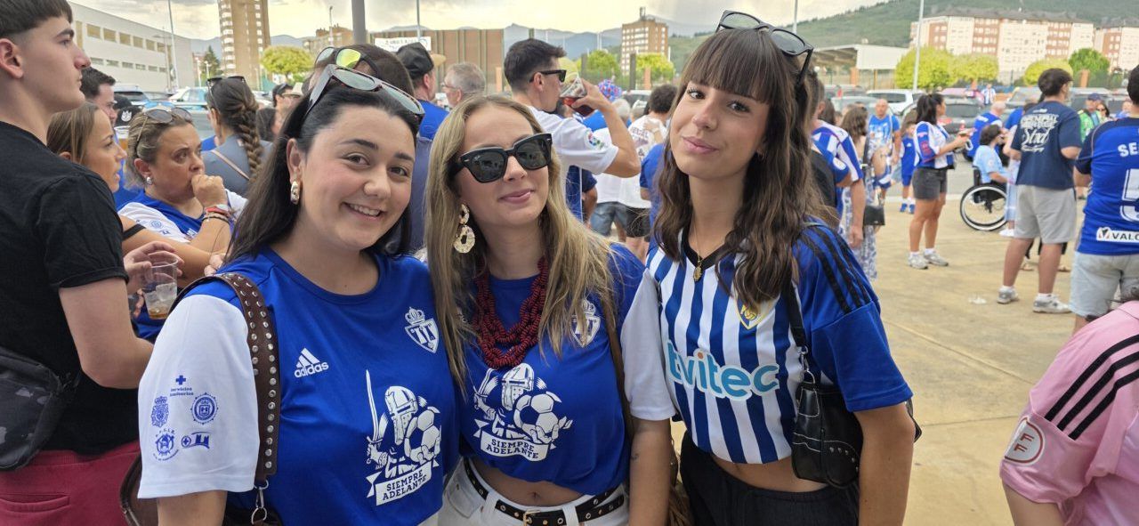 Aficionados de la Ponferradina y Celta B en un evento deportivo