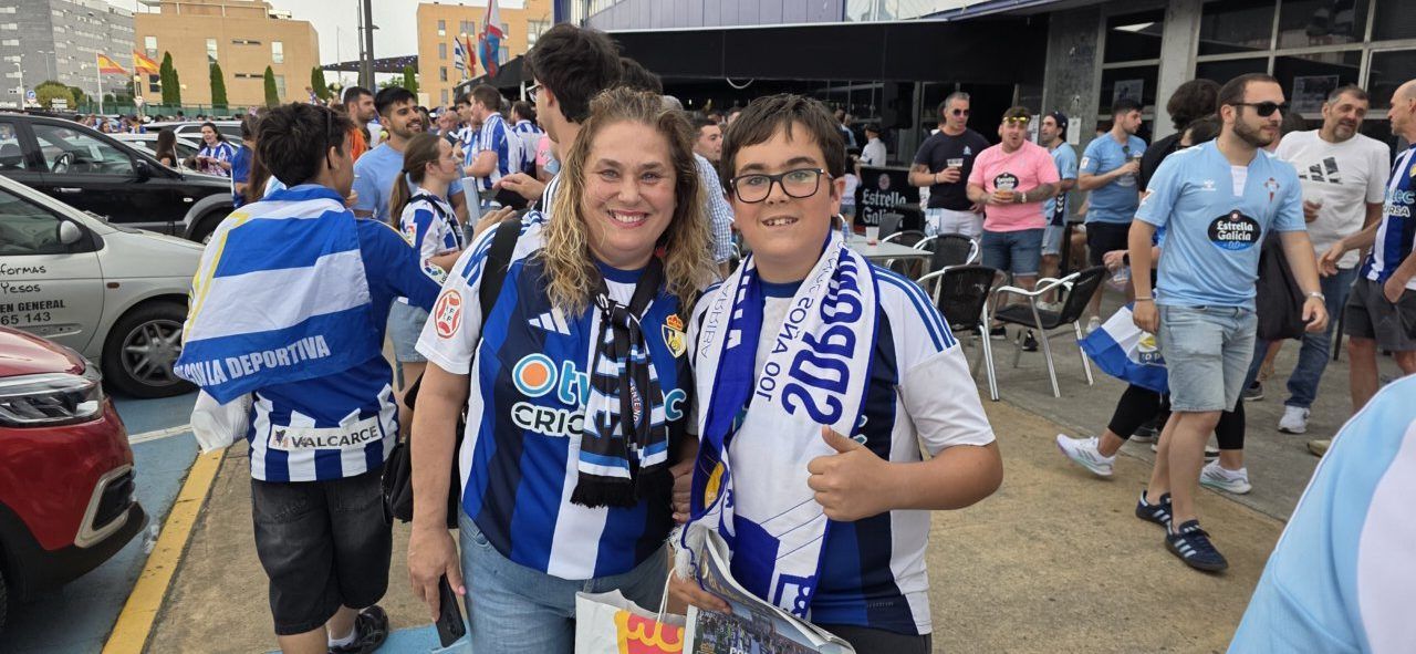 Aficionados de la Ponferradina y Celta B en un evento deportivo