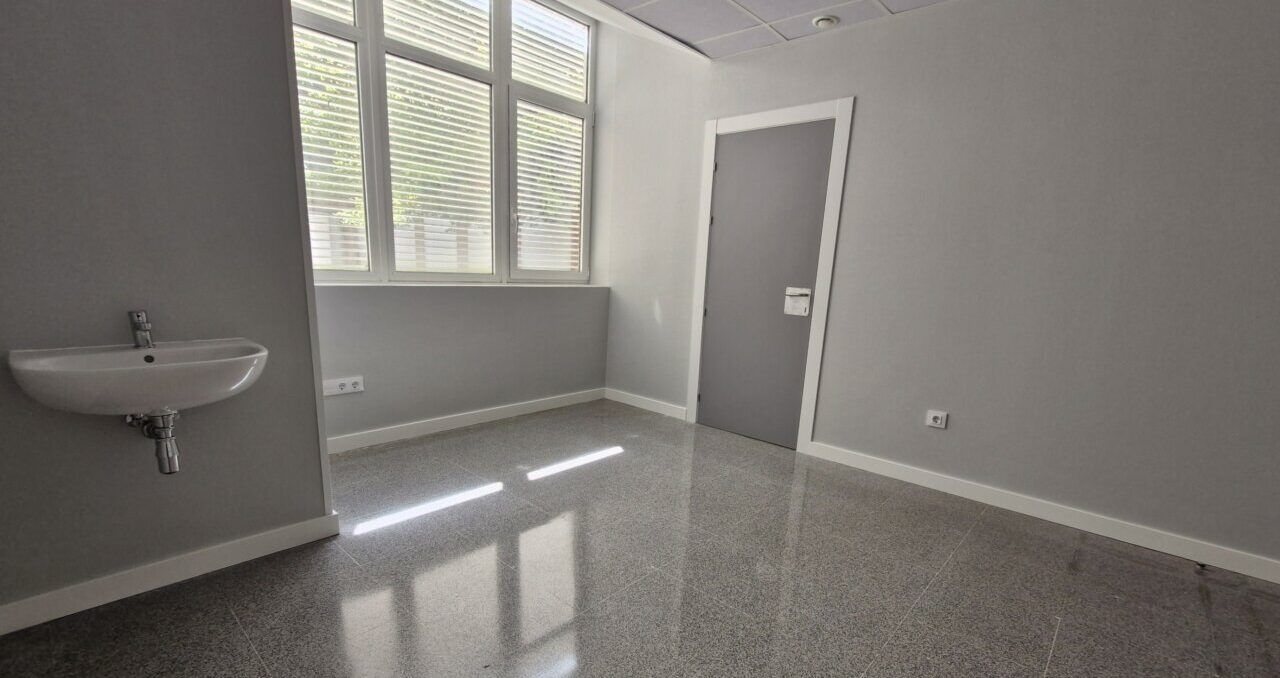 Interior de una sala de consultas de cardiología en el hospital