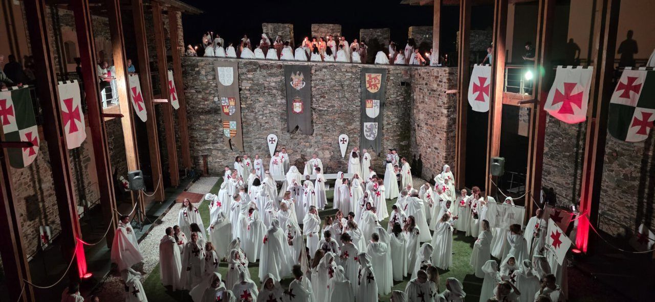 Ceremonia de ordenación templaria en el Castillo de Ponferrada