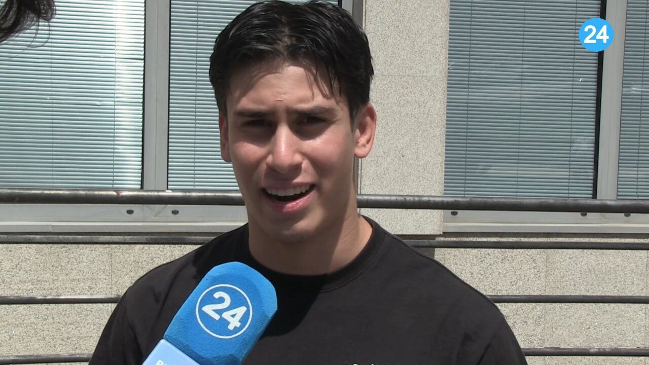 Estudiante hablando sobre la petición de Medicina en Ponferrada