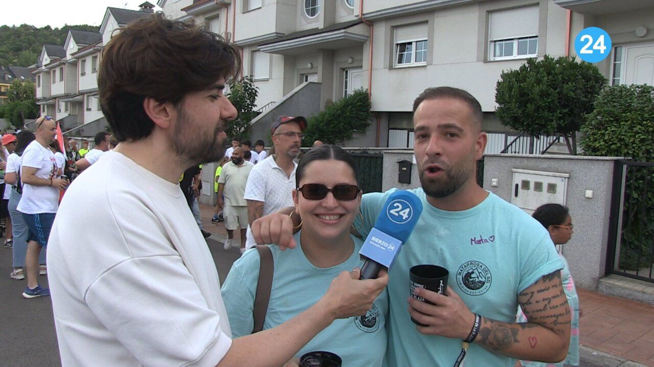 Personas participando en la concentración de Peñas en Toreno