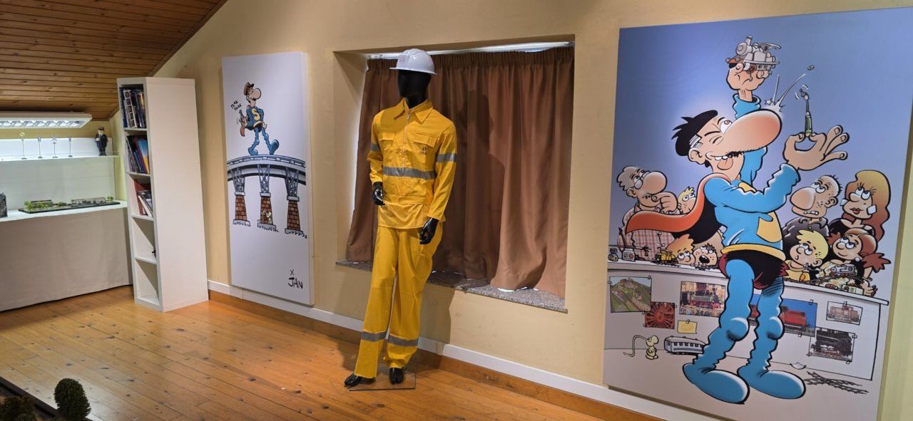 Aula de Interpretación del Ferrocarril en Toral de los Vados con exposiciones