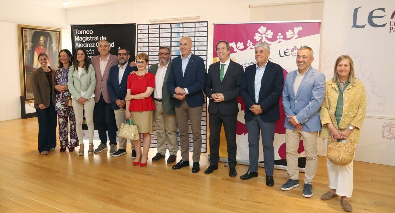 Presentación del Torneo Magistral de Ajedrez en León con varios asistentes