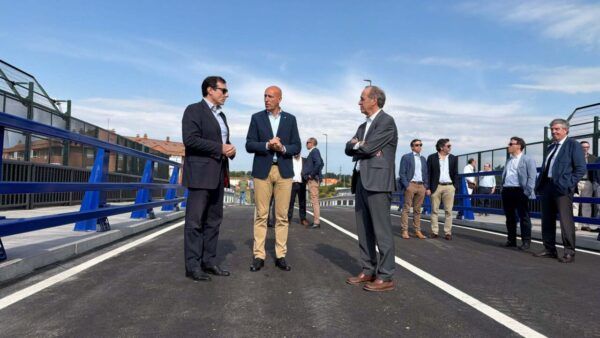 Inauguración del nuevo paso superior en Trobajo del Cerecedo