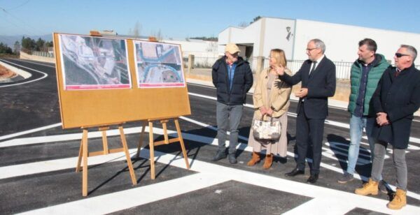 Reunión sobre el desarrollo empresarial en Ponferrada con imágenes en cartelera