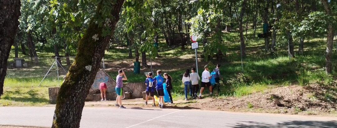 Estudiantes de 1º de ESO participan en limpieza del medio ambiente