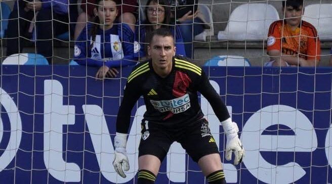 Andrés Prieto en acción como portero de la SD Ponferradina