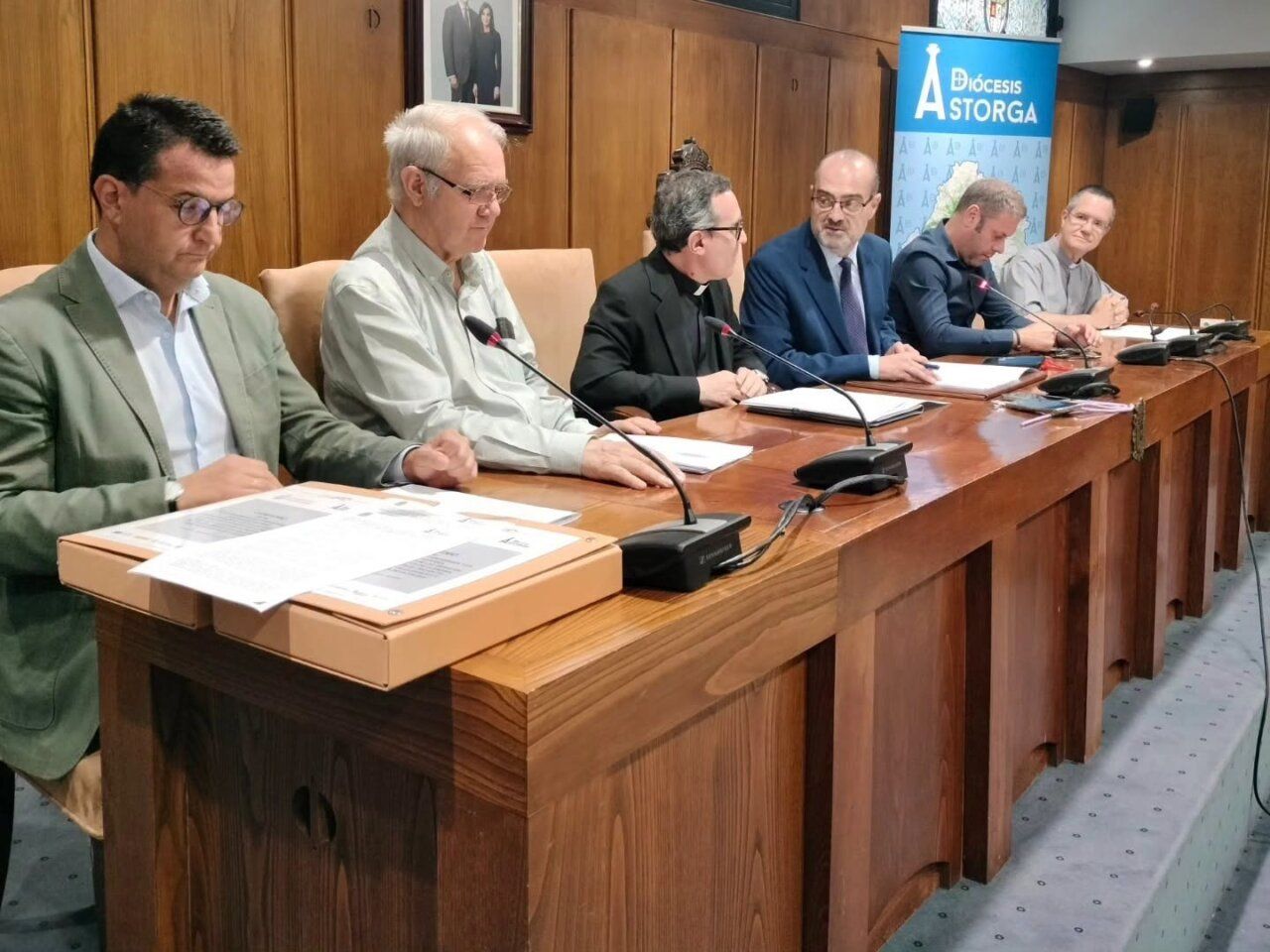 Reunión sobre la apertura de la torre panorámica de la Basílica de La Encina en Ponferrada.