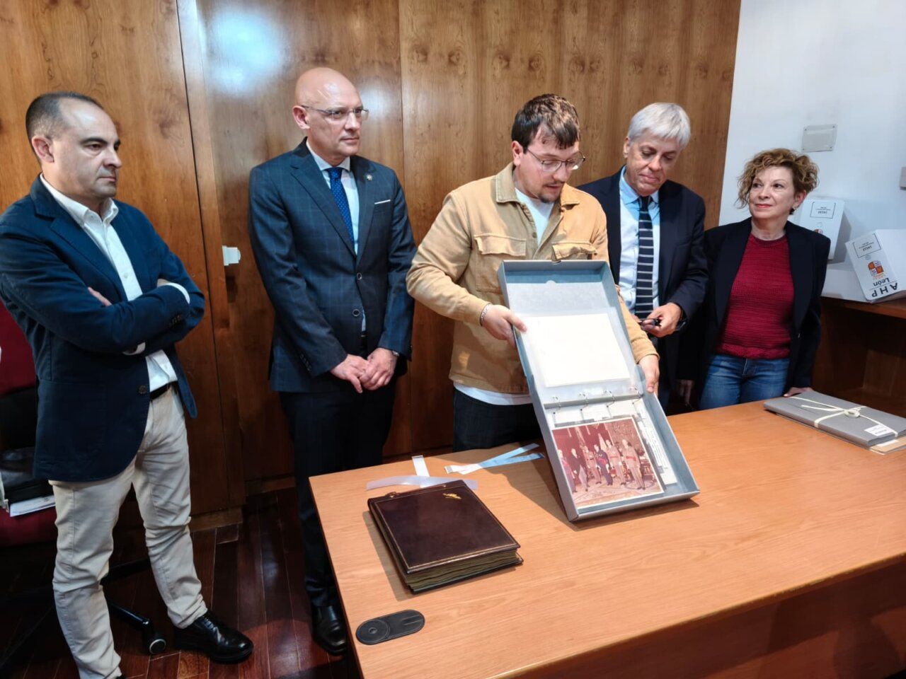 Presentación del fondo documental de Carlos Arias Navarro en León