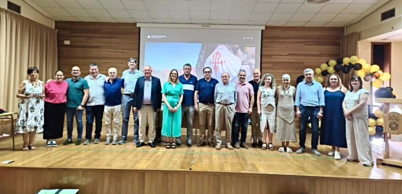Grupo de personas en evento de la Asociación de Municipios del Camino