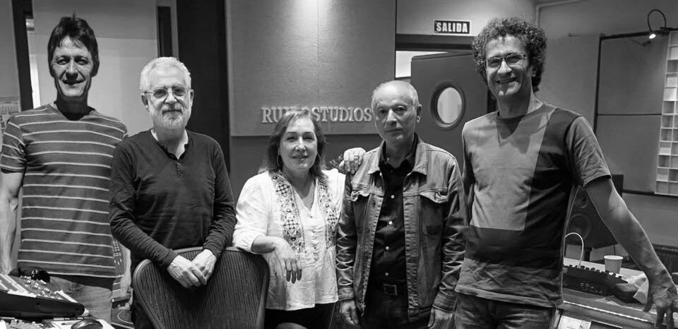 Grupo musical Sirma en estudio de grabación para festival en Ponferrada