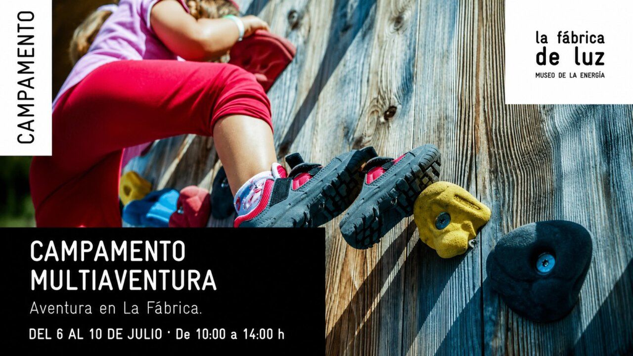 Niños escalando en el campamento del Museo de la Energía
