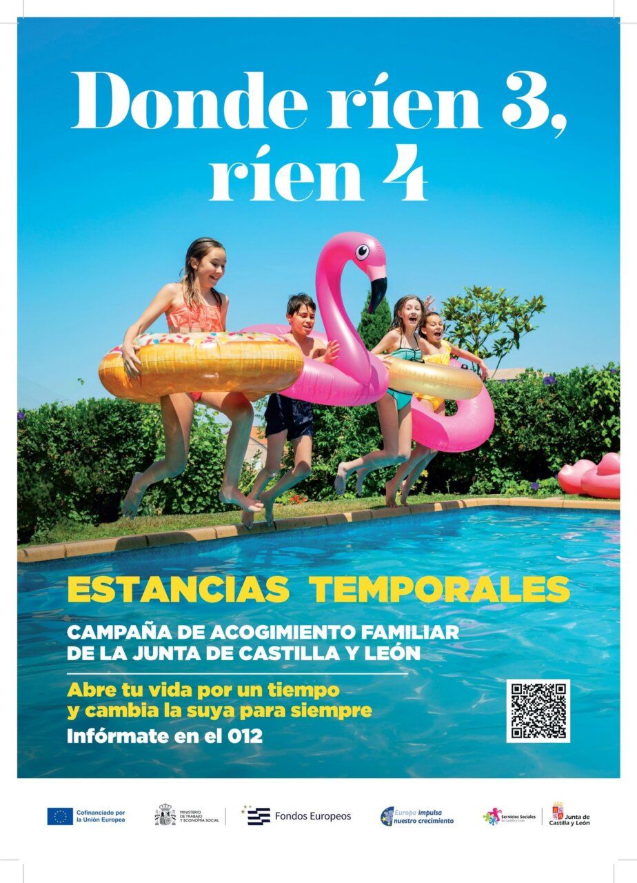 Niños disfrutando en una piscina durante una campaña de acogimiento familiar