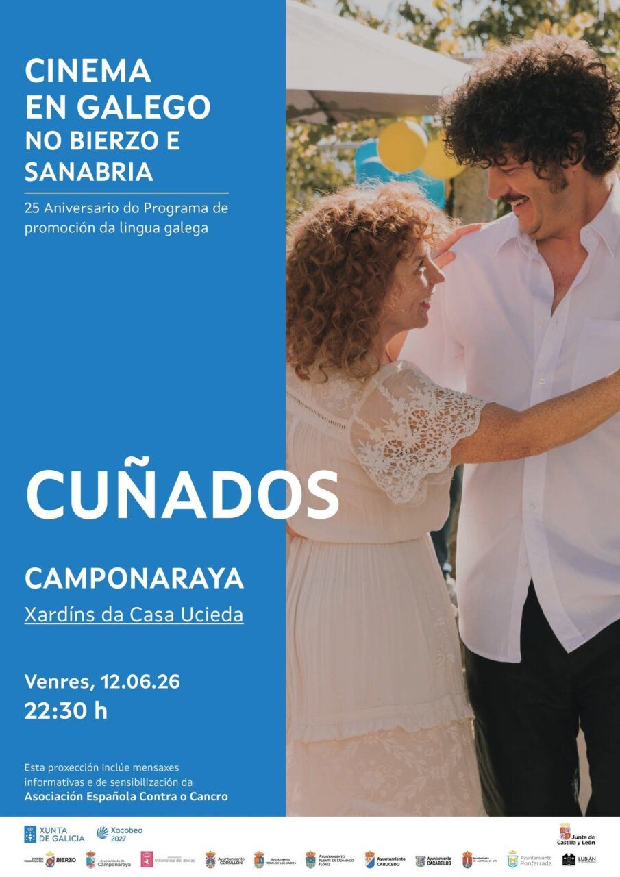Cartel de cine al aire libre en Camponaraya con la película Cuñados