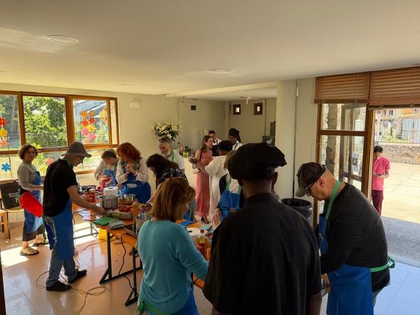 Participantes en taller de cocina saludable en Casa de la Cultura de Molinaseca