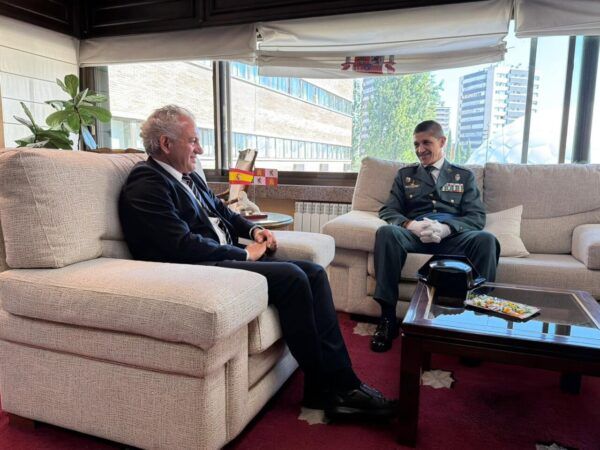 Encuentro entre el delegado del Gobierno y el coronel de la Guardia Civil