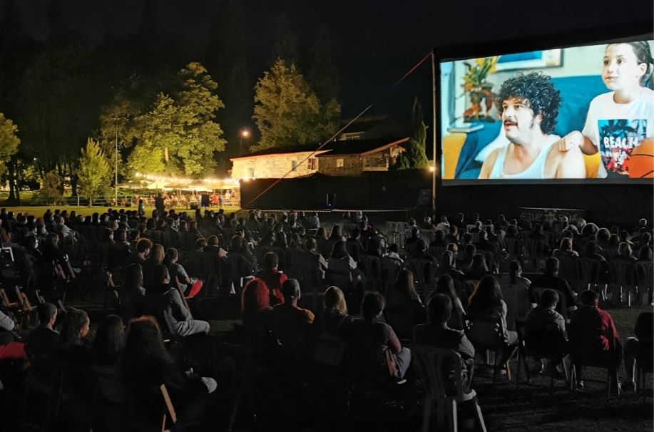 Proyección al aire libre de la película Salta en Ponferrada