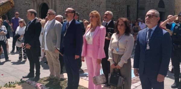 Celebración del Corpus Christi en Ponferrada con autoridades locales.